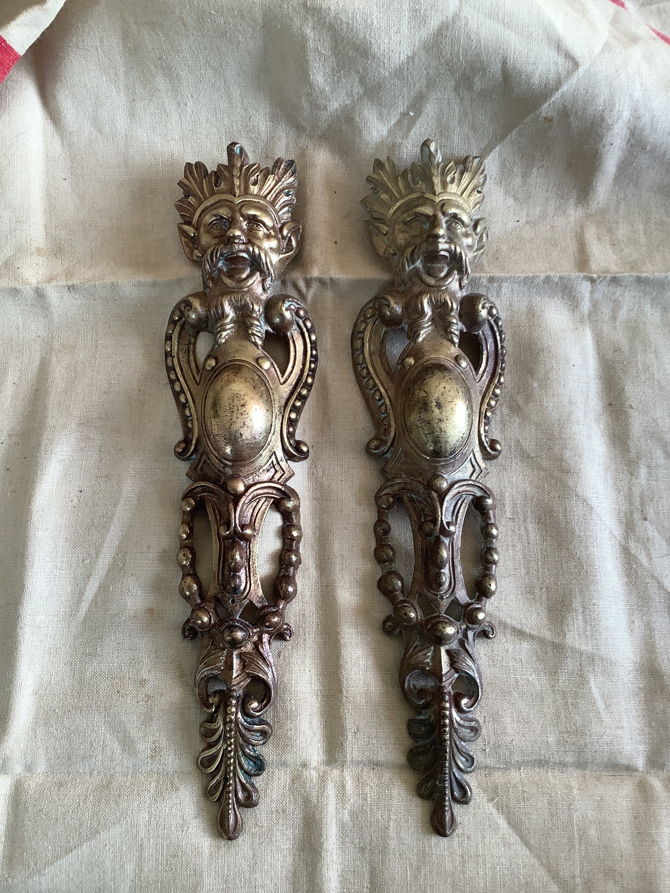 Antique Français Ormolu Brass Decorative Hardware Furniture 1900S Grande Taille Deux Pièces Fabriqué