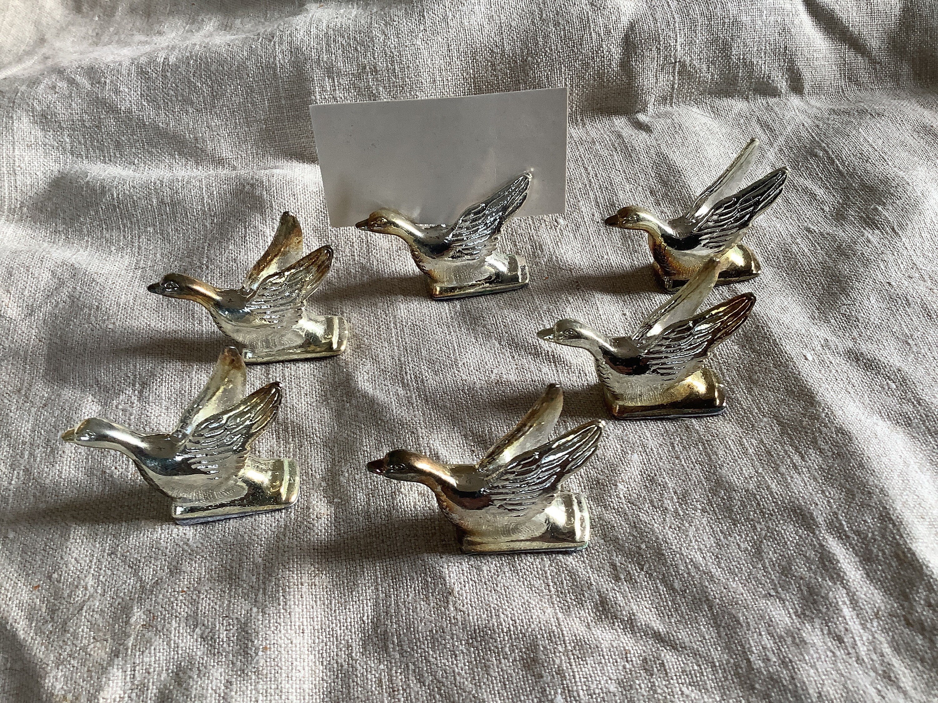 Minuscules Supports de Cartes Plaqués Argent Vintage Set Of Six en Forme Canards Volants