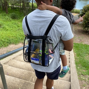 Mochila convertible transparente