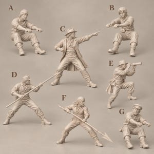 Puede incluir: Una colecci&oacute;n de siete figuras en miniatura de resina monocrom&aacute;tica sin pintar, etiquetadas de la A a la G, que representan individuos en varias poses, incluyendo sentados, se&ntilde;alando, sosteniendo una lanza larga y usando un telescopio.