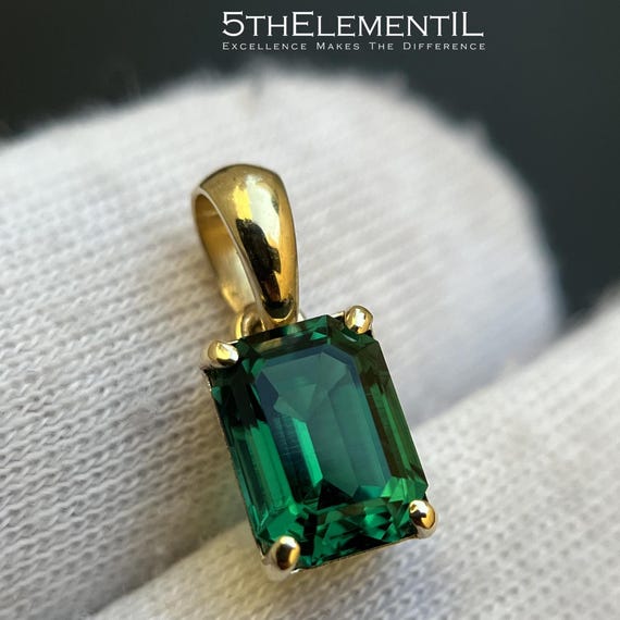 14k Gold Emerald Pendant Necklace: Minimalist Style, Lab-Grown Gem