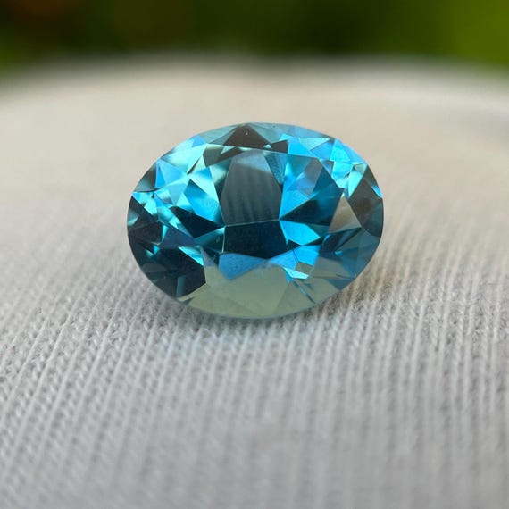 3.5ct Sky Blue Oval Sapphire: Lab Grown Corundum Gemstone