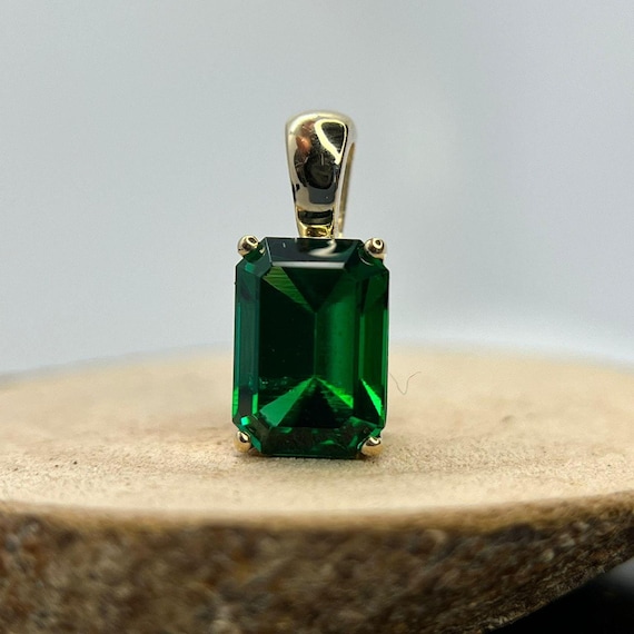 Emerald Pendant For Necklace In 14K Solid Gold or 925 Silver. Certified Hydrothermal Gemstone.