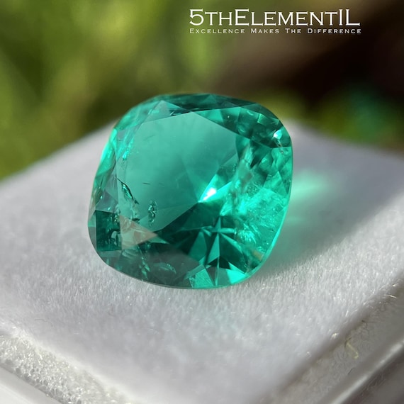 10mm Lab Grown Colombian Emerald: Bluish-Green Cushion Cut Gemstone