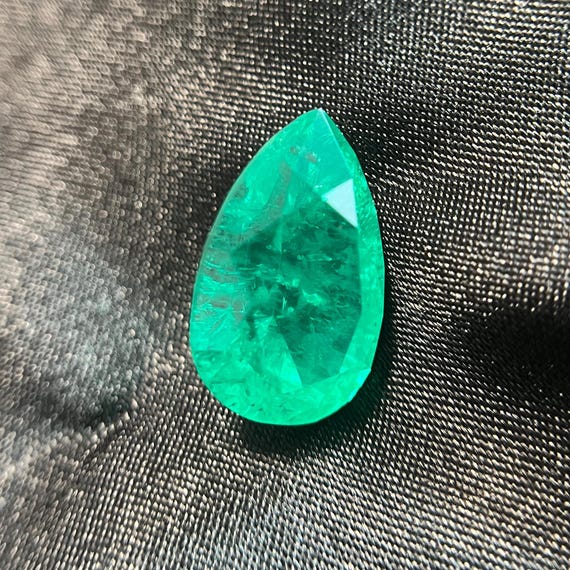 Colombian Emerald Pear Cut. Lab Grown Hydrothermal Emerald For Unique Jewelry.