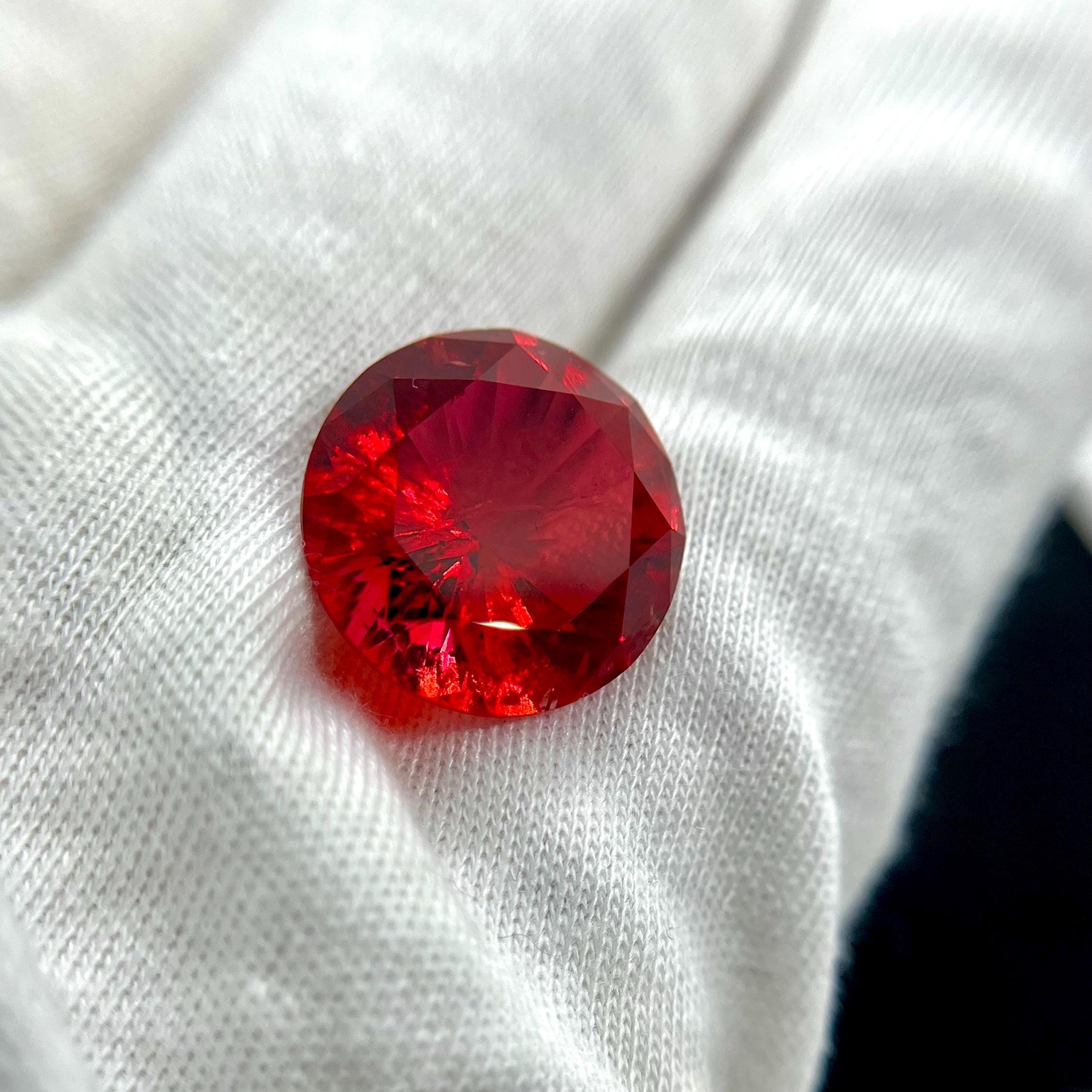 8mm Red Beryl Bixbite Scarlet Emerald. Round Brilliant Cut 8mm Red Beryl Bixbite Scarlet Emerald. Round Brilliant Cut