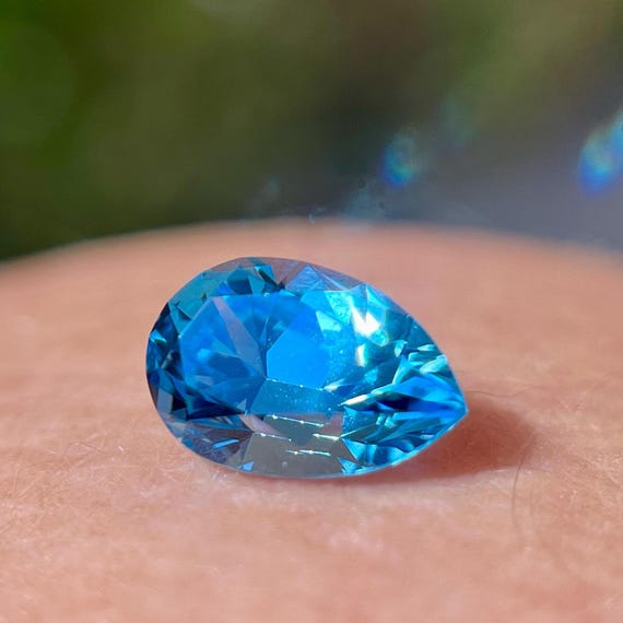 Sky Blue Sapphire Pear Cut : Lab-Grown VVS Gemstone
