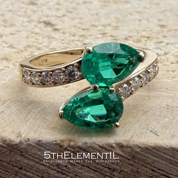 Emerald Ring. Toi Moi Unique Design. Solid Gold Lab Grown Emeralds With Diamonds Halo.