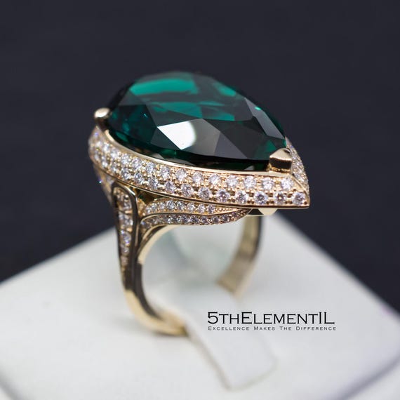 17 Carats Emerald Gold Ring Maximalist Jewelry. Exact Copy Of Hurrem Sultan 14k Solid Gold Ring With Huge Lab Grown Emerald And Diamonds.