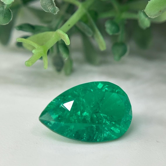 16x10mm Colombian Emerald Pear Cut. Top Quality Lab Grown Hydrothermal Emerald For Unique Jewelry. Immediate Shipping Free Of Charge By DHL