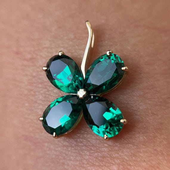14k Emerald Four Leaf Clover Necklace Pendant. Hydrothermal Gemstone in Solid Gold.
