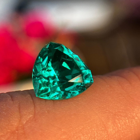 Colombian Emerald Trillion Cut. Hydrothermal Lab Grown Gemstone.