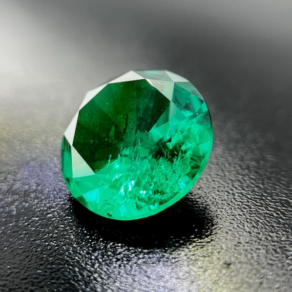 Lab Grown Colombian Emerald: Round Cut Bluish-Green Gemstone