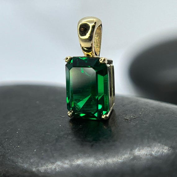 Emerald Pendant For Necklace In 14K Solid Gold or 925 Silver. Certified Hydrothermal Gemstone.