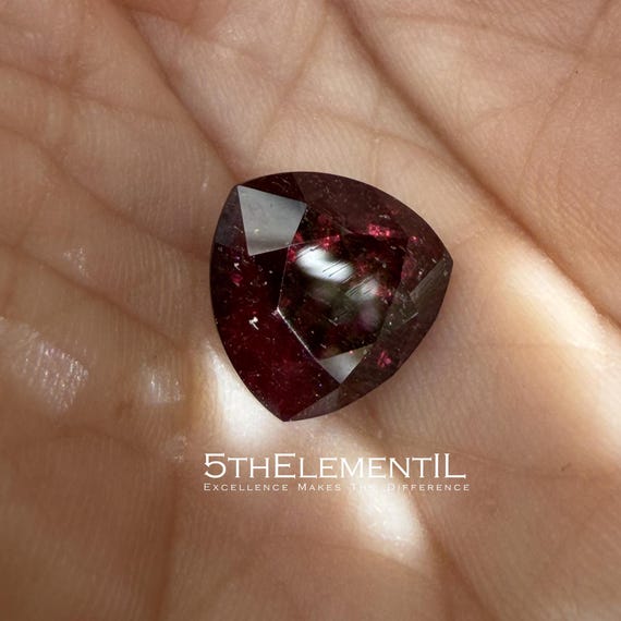 10mm Alexandrite Trillion Cut. Lab Grown Color Changing Magic Gemstone For Unique Jewelry.