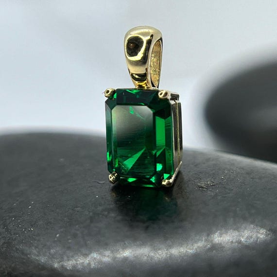 Emerald Pendant For Necklace In 14K Solid Gold or 925 Silver. Certified Hydrothermal Gemstone.