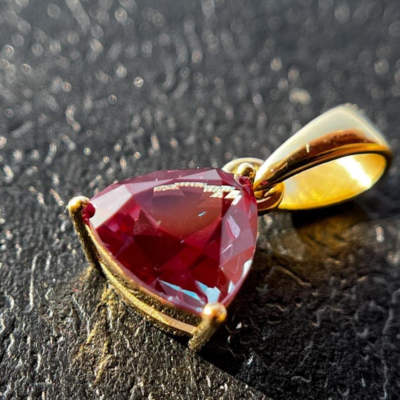 Alexandrite Necklace Pendant. 14k Gold Minimalist Pendant For Necklace With Top Quality Lab Grown Alexandrite Gemstone.