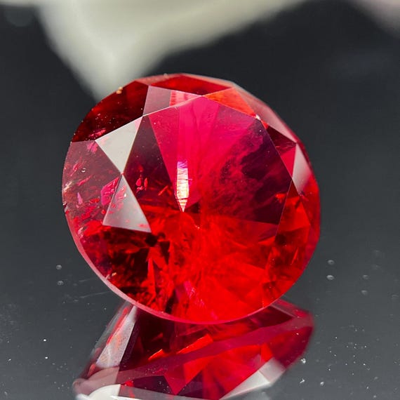 Lab Grown Red Beryl Gemstone: Round Cut Bixbite for Jewelry