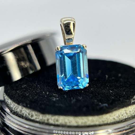 London Blue Lab Grown Sapphire Pendant: 14K Solid Gold Necklace