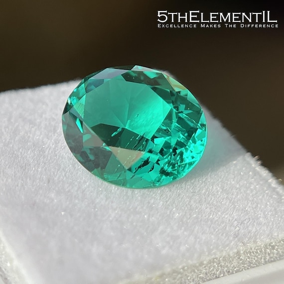 Lab Grown Emerald Gemstone: Bluish-Green Oval Cut (10x8mm) With Certificate