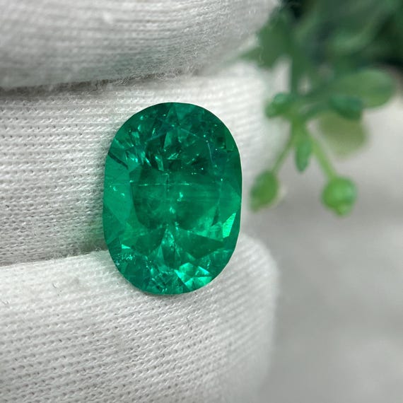 Colombian Emerald Oval Brilliant Cut Different Sizes. Top Premium Quality Lab Grown Hydrothermal Emerald Gemstone With Certificate.