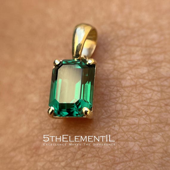 14k Gold Emerald Pendant Necklace: Minimalist Style, Lab-Grown Gem