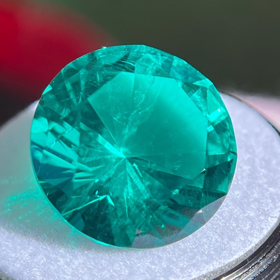 Round Cut Colombian Emerald Lab Grown Hydrothermal Gemstone.