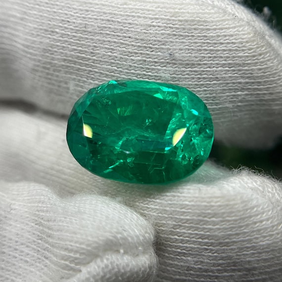 Colombian Emerald Oval Brilliant Cut Different Sizes. Top Premium Quality Lab Grown Hydrothermal Emerald Gemstone With Certificate.