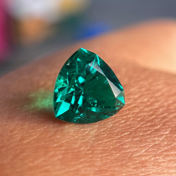 10mm Trillion Cut Colombian Emerald Lab Grown Hydrothermal Gemstone For Unique Jewelry!