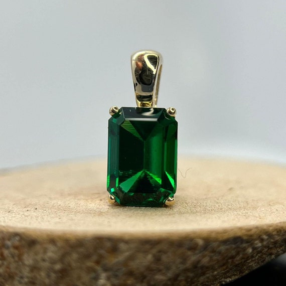 14k Gold Emerald Pendant For Necklace Minimalist Style. Emerald Birthstone Jewelry Necklace Pendant.