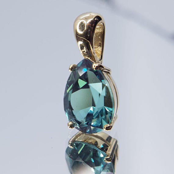 14K Gold Minimalist Pendant With Alexandrite Gemstone. Top Quality Lab Grown Color Changing Alexandrite. Christmas Gifts!
