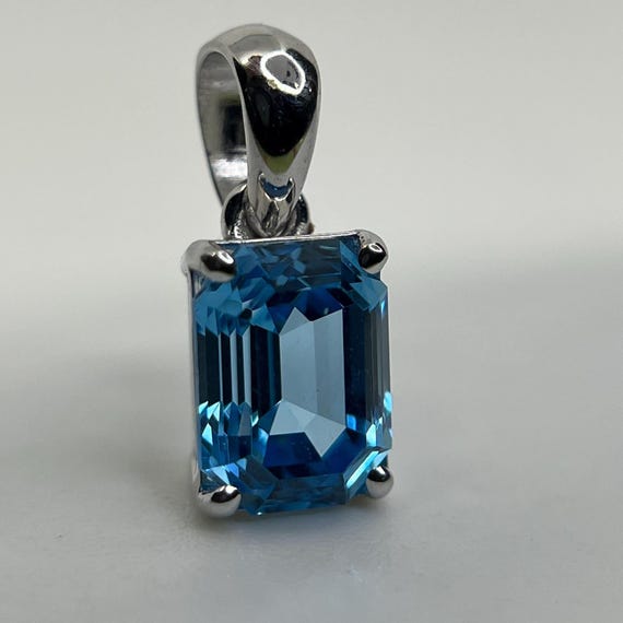 Light Blue Sapphire Pendant For Necklace. Solid Gold Minimalist Jewelry.