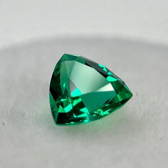 6mm Colombian Emerald Trillion Cut. Highest Quality Lab Grown Hydrothermal Emerald Gemstone For Ring Pendant Or Earrings. Free Shipping!