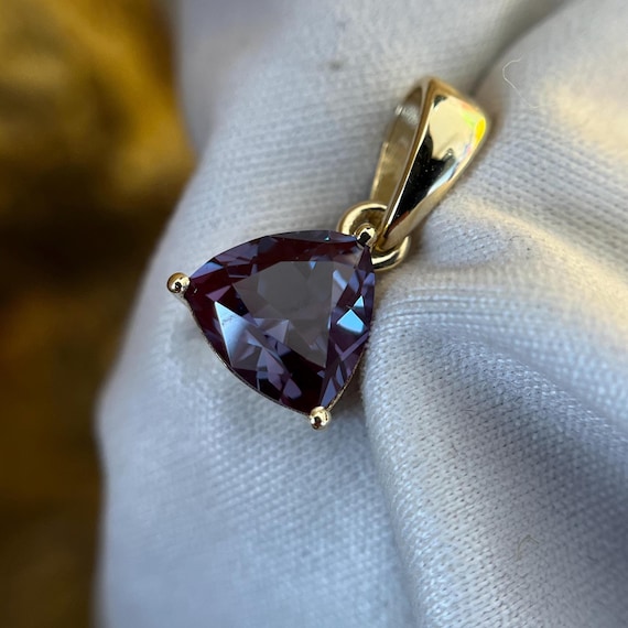 Alexandrite Necklace Pendant. 14k Gold Minimalist Pendant For Necklace With Top Quality Lab Grown Alexandrite Gemstone.