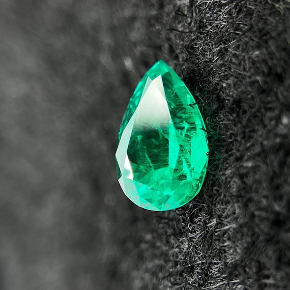 Colombian Emerald Pear Cut. Lab Grown Hydrothermal Emerald For Unique Jewelry.