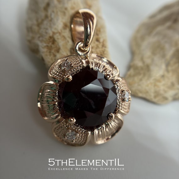 Alexandrite Gold Pendant. Unique Vintage Jewelry With Lab Grown Color Changing Gemstone And Diamonds.