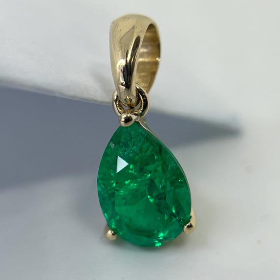 14k Gold Colombian Emerald Teardrop Pendant For Necklace. Lab Grown Gemstone In Solid Gold.