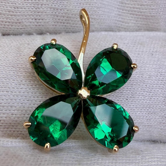 14k Emerald Four Leaf Clover Necklace Pendant. Hydrothermal Gemstone in Solid Gold.