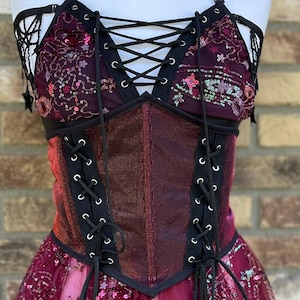 Costume de sorcière écarlate | Gothique fantaisie |  Déguisement de fée avec broderie d&#39;étoiles et de lune dorées, tenue Rave