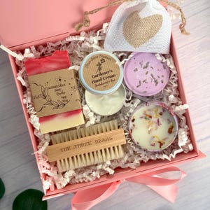 BEST GARDENING GIFT for women - Birthday Gift for Gardener - Retirement Gardening - Allotment - Hand Cream, Nail Brush and Gardeners Soaps