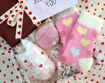 Hearts & Hugs Pamper Gift Box For Women - Mum, Girlfriend, Wife, Bestie - Valentines, Galentines, Mother's Day, Birthday Gift
