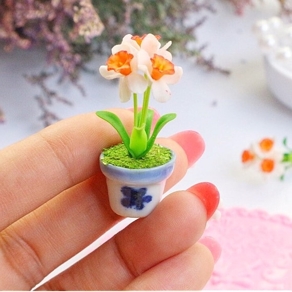 2 White Daffodil Flower Clay Plant Pots Ceramic Dollhouse Miniatures Room Decor