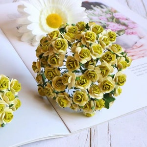 15mm. 50/100 stuks. Moerbei papieren bloem, Moerbei groene roos, mini rozenbloem, papieren bloem, rozenbloem, doe-het-zelf ambachten, miniatuur bloemroos
