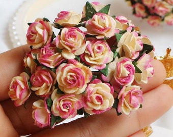 15 mm. 50/100 stuks. Moerbeiboom papieren bloem, moerbei 2 toon roze en lichtgele roos, mini rozenbloem, papieren bloem, rozenbloem, doe-het-zelf ambachten