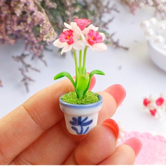 Miniature Dollhouse FAIRY GARDEN Accessories ~ Pink Daffodils w Blue /& White Pot