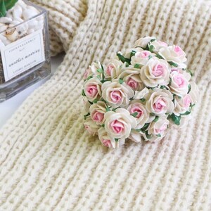 20mm. 25stk.Mulberry Papier Blume,Maulbeere Ivory & Hellrosa Rose,Mini Rose Blume,Papierblume,DIY Handwerk,Hochzeitskarte Dekoration