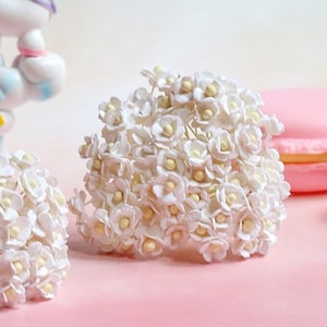 100 stuks. 10 mm. Miniatuur moerbeipapier dubbellaags Daisy, miniatuur papieren bloem, moerbeipapier, poppenhuis papieren bloem, Daisy
