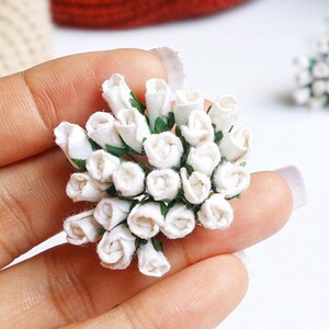 5 mm. 50 pcs. Fleur en papier de mûrier, Rose blanche de mûrier, Mini fleur de rose, Fleur en papier, Fleur de rose, Bricolage, Maison de poupée, Rose blanche