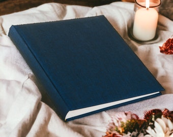 Álbum de fotos tradicional encuadernado en libro, 30 cm x 31 cm, páginas opacas intercaladas, en blanco, para armar uno mismo, 30 páginas, 60 caras, azul oscuro.