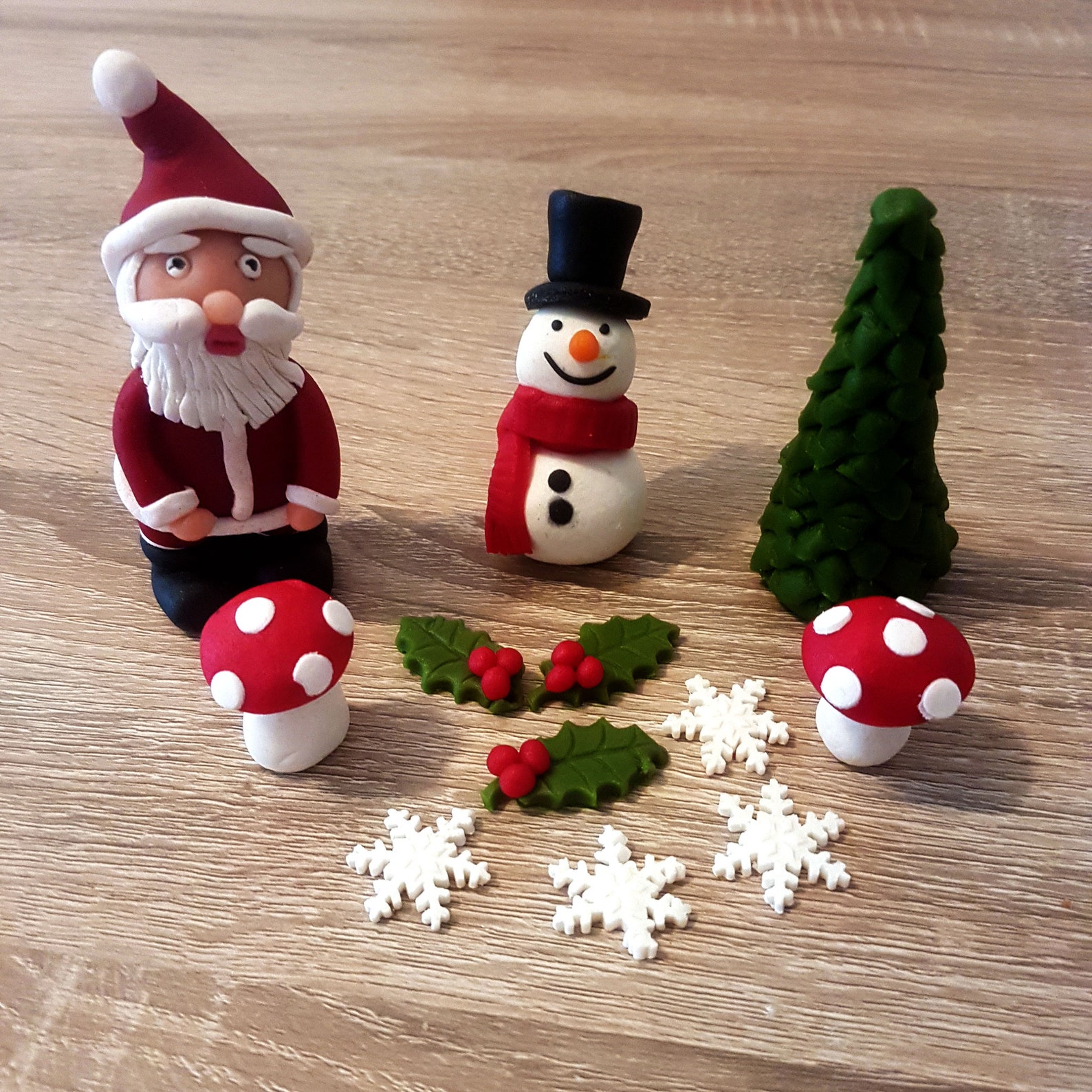 Père Noël en pate d'amande marzipan Santa Claus Etsy